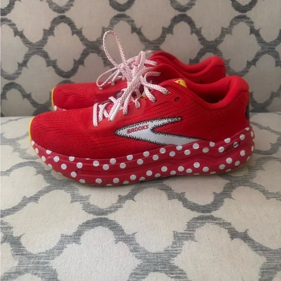 Minnie Mouse Brooks - Picture 2 of 5